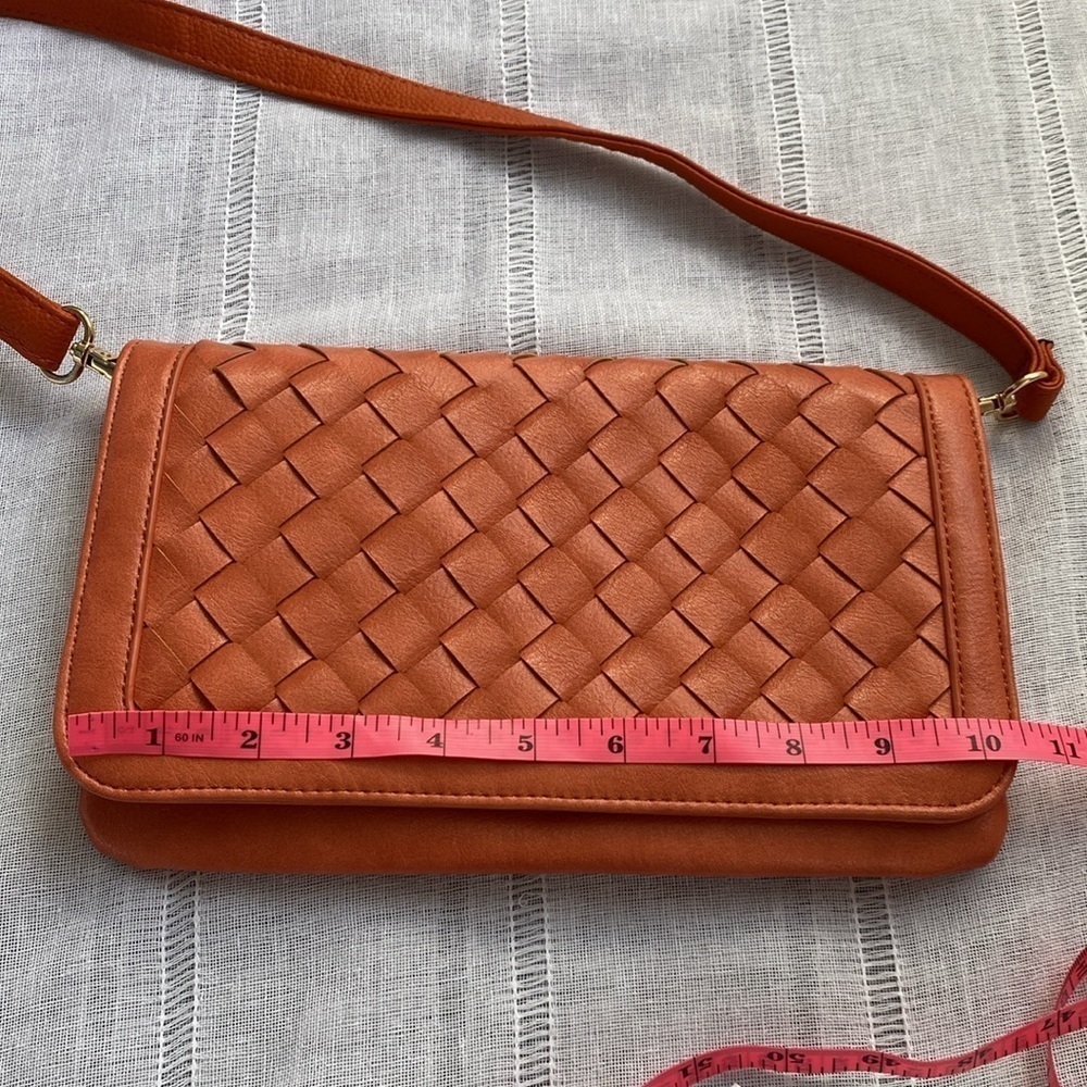 Urban Expressions  NWOT orange woven vegan shoulder bag. - Picture 9 of 12